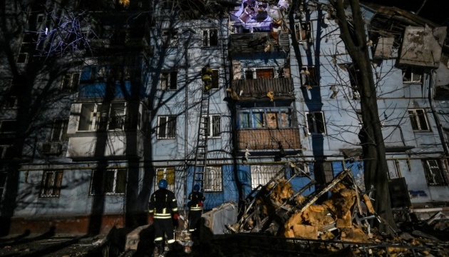 Із-під завалів будинку у Запоріжжі дістали ще три тіла, кількість загиблих зросла до 10