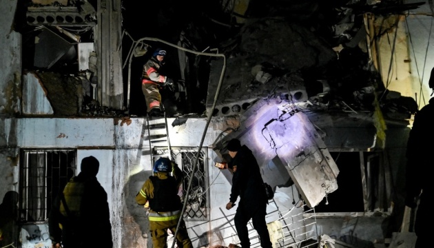 У Запоріжжі під завалами будинку знайшли ще два тіла, кількість загиблих зросла до 13