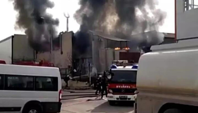 У Туреччині сталася пожежа на хімзаводі, є загиблий та постраждалі