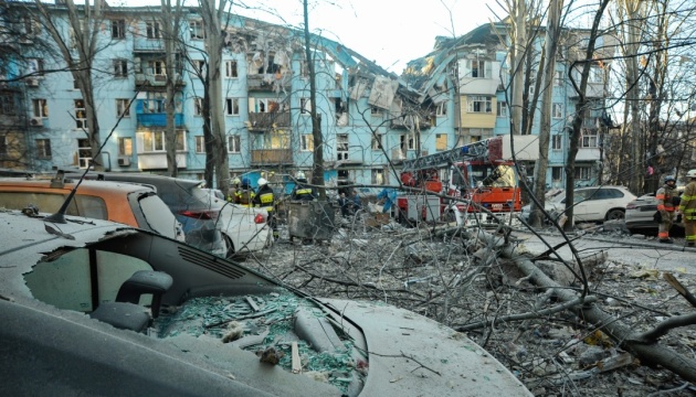 Zaporizhzhia strike: 10 remain missing under apartment block rubble