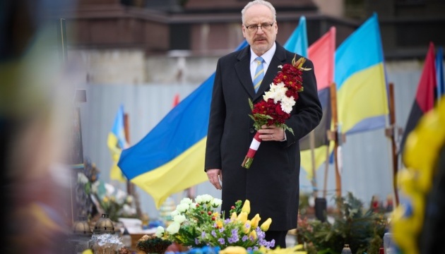 Zelensky calls Latvian president's visit to Ukraine symbolic
