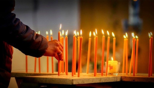 У Франції у рамках благодійної акції запалюватимуть свічки за Україну