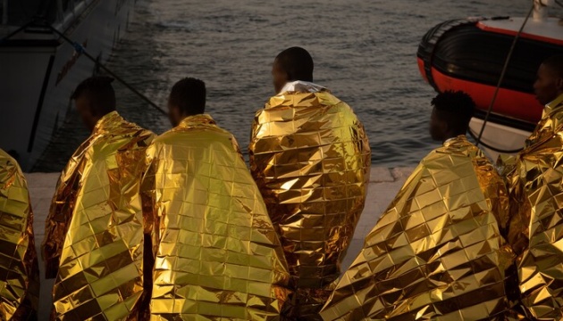 Біля італійського узбережжя вночі врятували понад 200 мігрантів