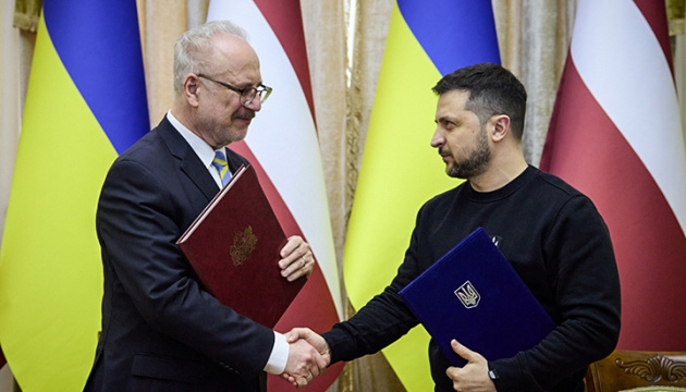 Zelensky, Levits sign declaration on Latvia's support for Ukraine’s integration into EU, NATO
