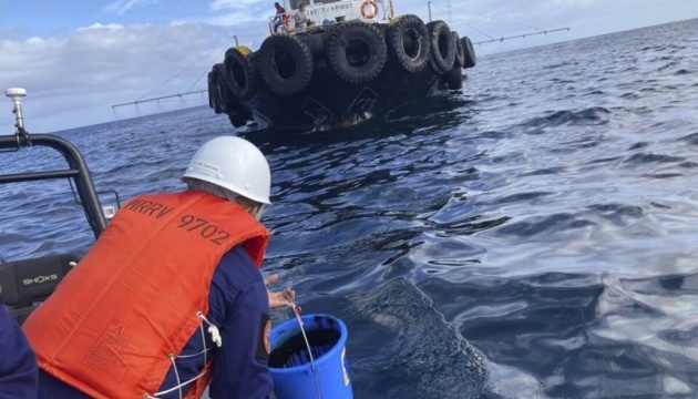 На Філіппінах намагаються локалізувати витік нафти із затонулого танкера