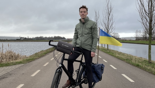 Студент з Нідерландів подолав на велосипеді за добу 365 км, щоб зібрати гроші для України 