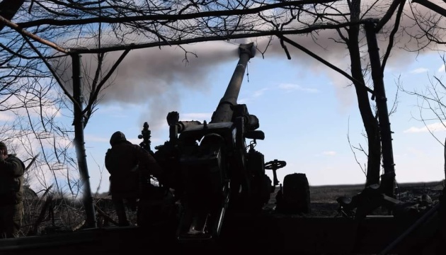 Defensores ucranianos repelen más de 150 ataques rusos en cinco direcciones