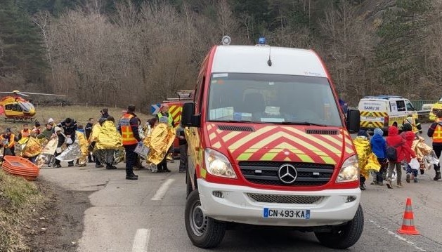 У Франції перекинувся автобус із дітьми — 16 постраждалих