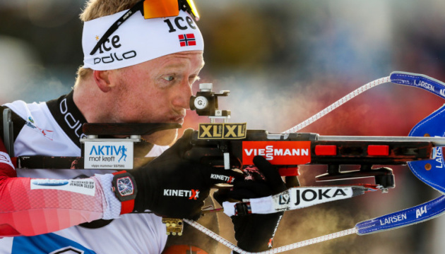 Норвежець Бьо завершив сезон перемогою у масстарті норвезького етапу КС з біатлону