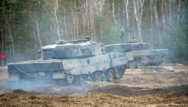 Канадські військові показали, як навчають бійців ЗСУ опановувати Leopard 2