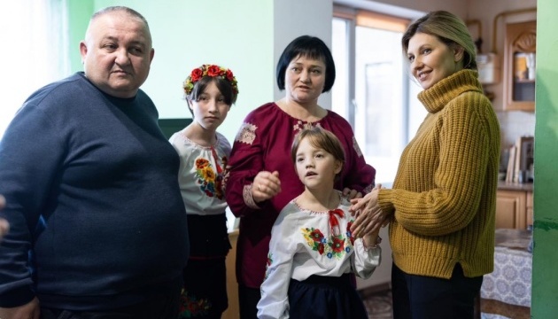 Зеленська відвідала дитячий будинок сімейного типу на Львівщині 