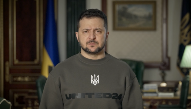 Volodymyr Zelensky a partagé une vidéo montrant des conséquences des frappes russes sur les lieux de culte ukrainiens 