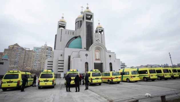 УГКЦ передала для медичних закладів України 12 реанімобілів