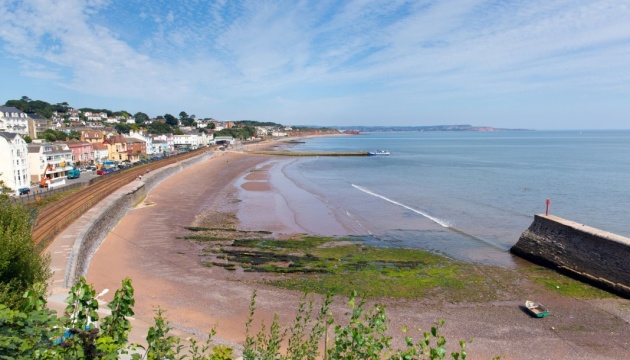 Ukrainian teenage girl found unconscious on UK beach dies in hospital