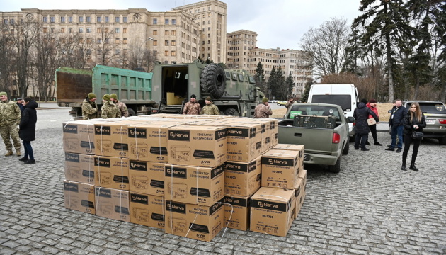 На Харківщині українським захисникам передали 100 генераторів із Румунії