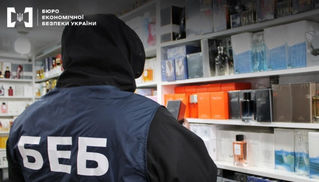 На Одещині вилучили 40 тисяч флаконів підробленої парфумерії світових брендів