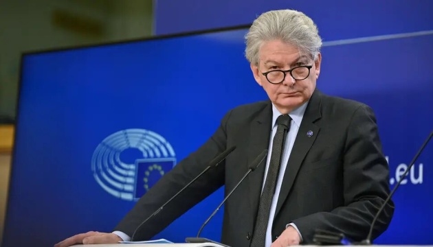 Єврокомісар Бретон закликає перевести оборонну промисловість ЄС на воєнні рейки