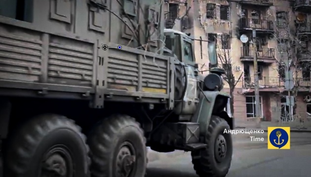 In Mariupol, Russians start using new markings on military hardware