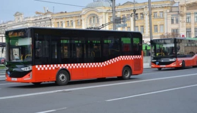 У Харкові на маршрути електротранспорту вивели автобуси