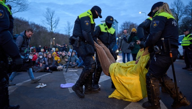 Кліматичний протест в Гаазі завершився водометом та затриманням 700 демонстрантів
