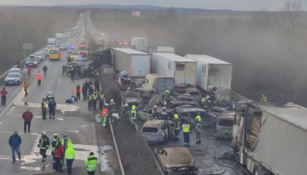 Масштабна ДТП в Угорщині: під Будапештом розбилися 42 авто, 19 згоріли
