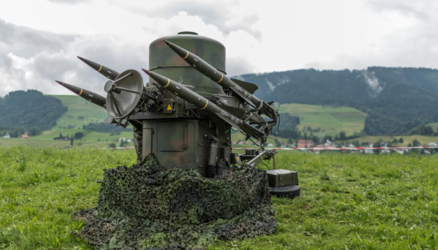 Švajčiarsko disponuje 60 prevádzkyschopnými systémami protivzdušnej obrany Rapier, ktoré by mohlo odovzdať Ukrajine - masmédiám