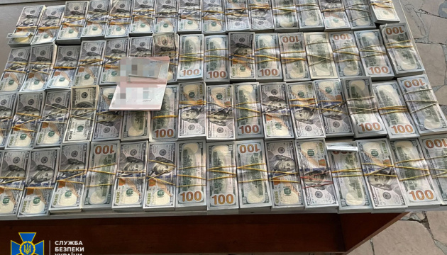 СБУ викрила ділків, які намагалися завезти в Україну готівки на ₴37 мільйонів