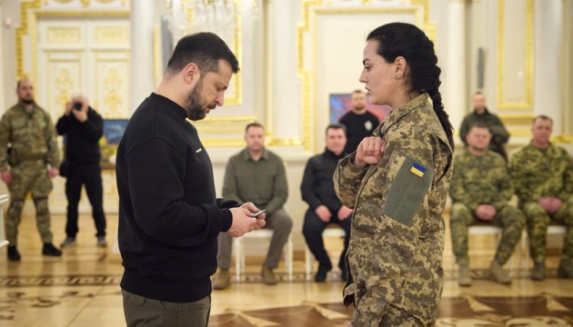 Добровольці щоденно б’ються за Україну – Зеленський вручив нагороди