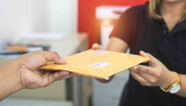 В уряді пояснили, які документи можна відсилати за кордон поштою