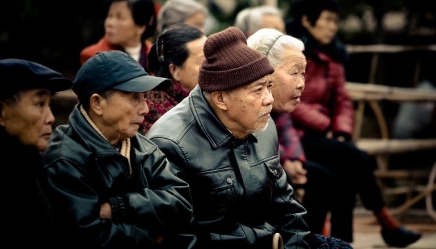У Китаї планують підвищити пенсійний вік, аби впоратися зі старінням населення – ЗМІ