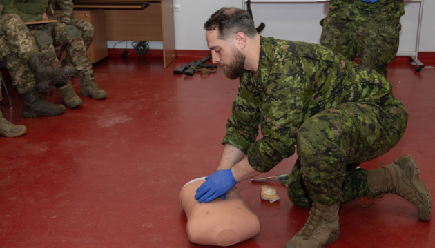 Канадські військові показали, як навчають українців тактичної медицини