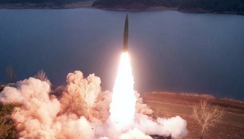 КНДР запустила балістичну ракету перед самітом лідерів Японії та Південної Кореї
