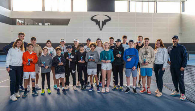 Близько ста юних тенісистів з України тренуватимуться в академії Надаля