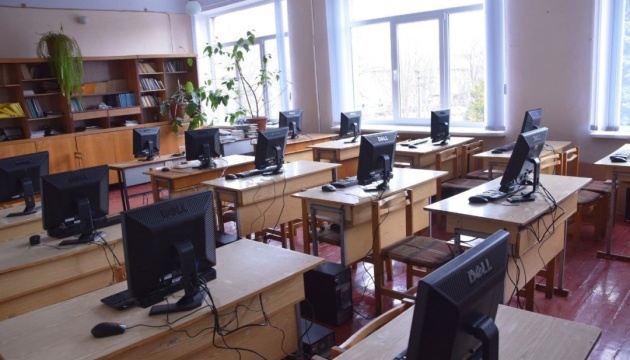 Хотинський коледж отримав комп’ютери від міста-побратима з Франції