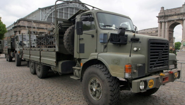 Belgien liefert nächste Woche 240 Militärlastwagen an die Ukraine