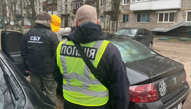 У Києві викрили шахраїв, які заробляли на «евакуації» з небезпечних регіонів