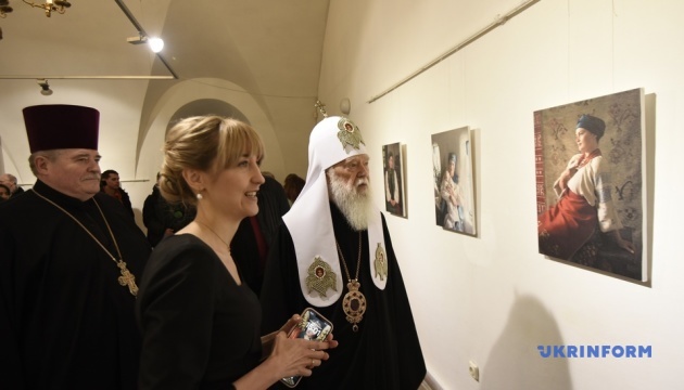 У Києві презентували фотовиставку «Традиції Полтавщини: живі образи»