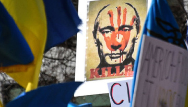 Human Rights Watch salue la décision de la CPI de délivrer de mandats d’arrêt à l’encontre de Vladimir Poutine et de Maria Lvova-Belova 