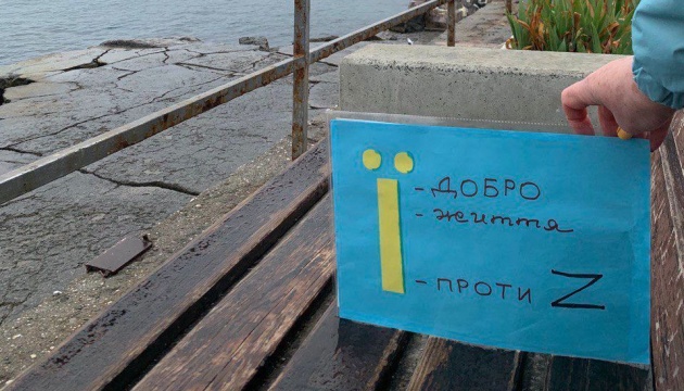 У Криму активісти «Жовтої стрічки» за тиждень розвісили понад 300 плакатів