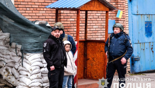На Донеччині з зони бойових дій евакуювали 18 людей, серед них – восьмеро дітей