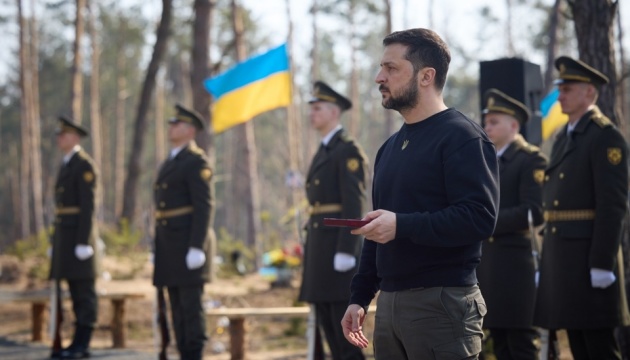 Zelensky visits village of Moshchun near Kyiv
