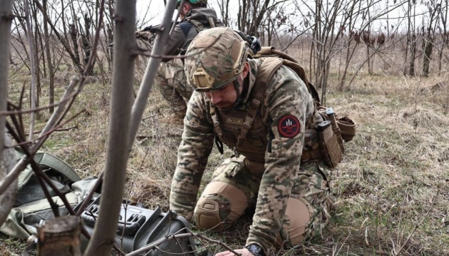 Verteidigung von Bachmut dauert an, ukrainische Soldaten vernichten Feind 24 Stunden am Tag – Syrskyj