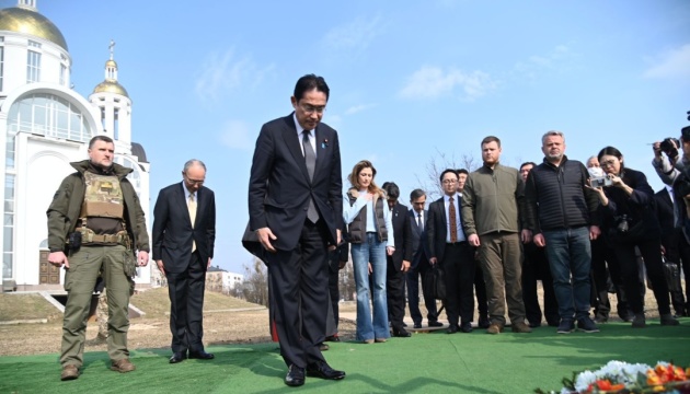 Premier Japonii odwiedził Buczę