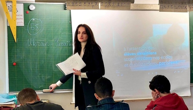 Міносвіти затвердило програму для українських дітей, які навчаються у закордонних школах
