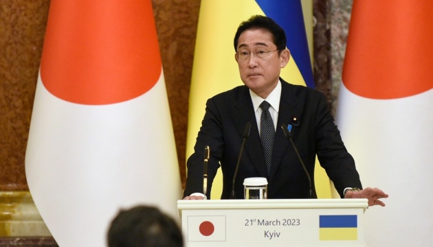 Прем’єр Японії у Києві закликав путіна негайно припинити агресію проти України