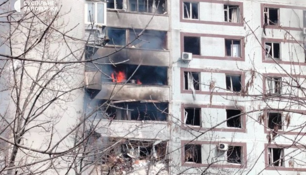 Russian missile hits nine-story apartment block in Zaporizhzhia