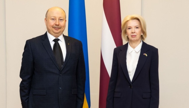 Немчінов зустрівся з міністром оборони Латвії, подякував за допомогу на понад €300 мільйонів