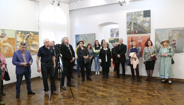 Кошти від продажу двох картин із виставки у Коломиї підуть на допомогу ЗСУ