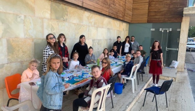 У кіпрському місті Айя-Напа провели майстер-клас з малювання для українських дітей