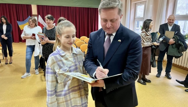 Посол у Польщі відвідав українських громадян у Центрі проживання у Познані